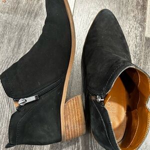 Low ankle booties